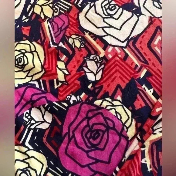 Lularoe TC2 Plus size rose leggings ..red, pink, cream,ivory,blue, white. NWOT - Picture 3 of 6